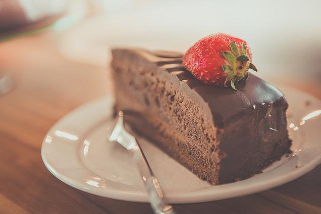 can diabetics eat chocolate cake